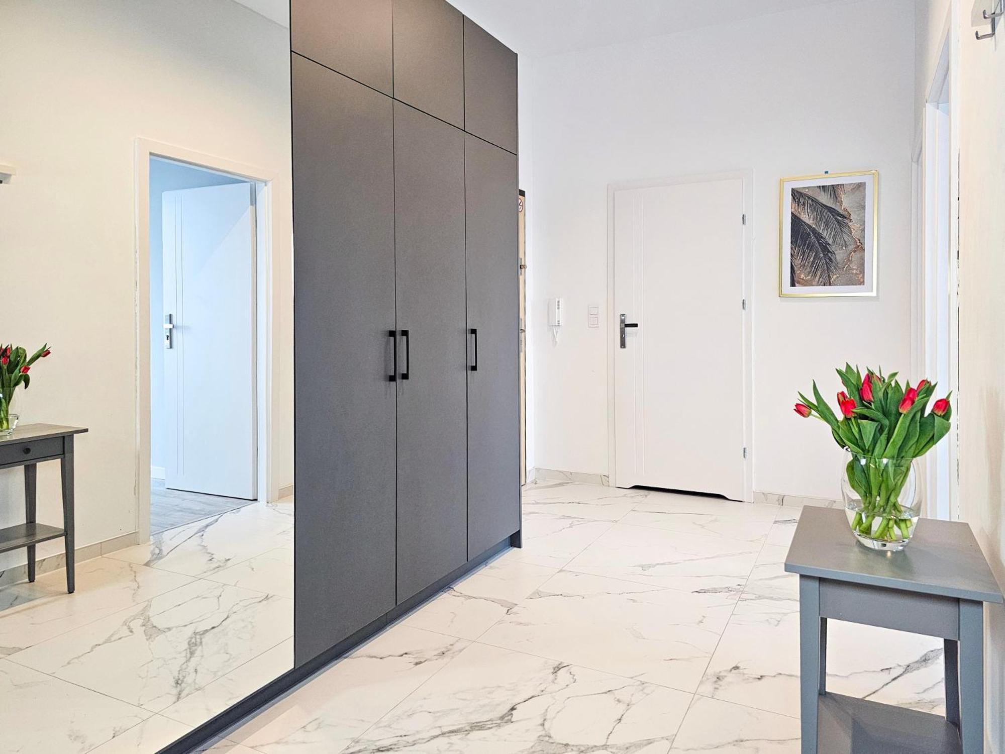 Visit Baltic - Platan Tower Grey Apartment Swinoujscie Exterior photo