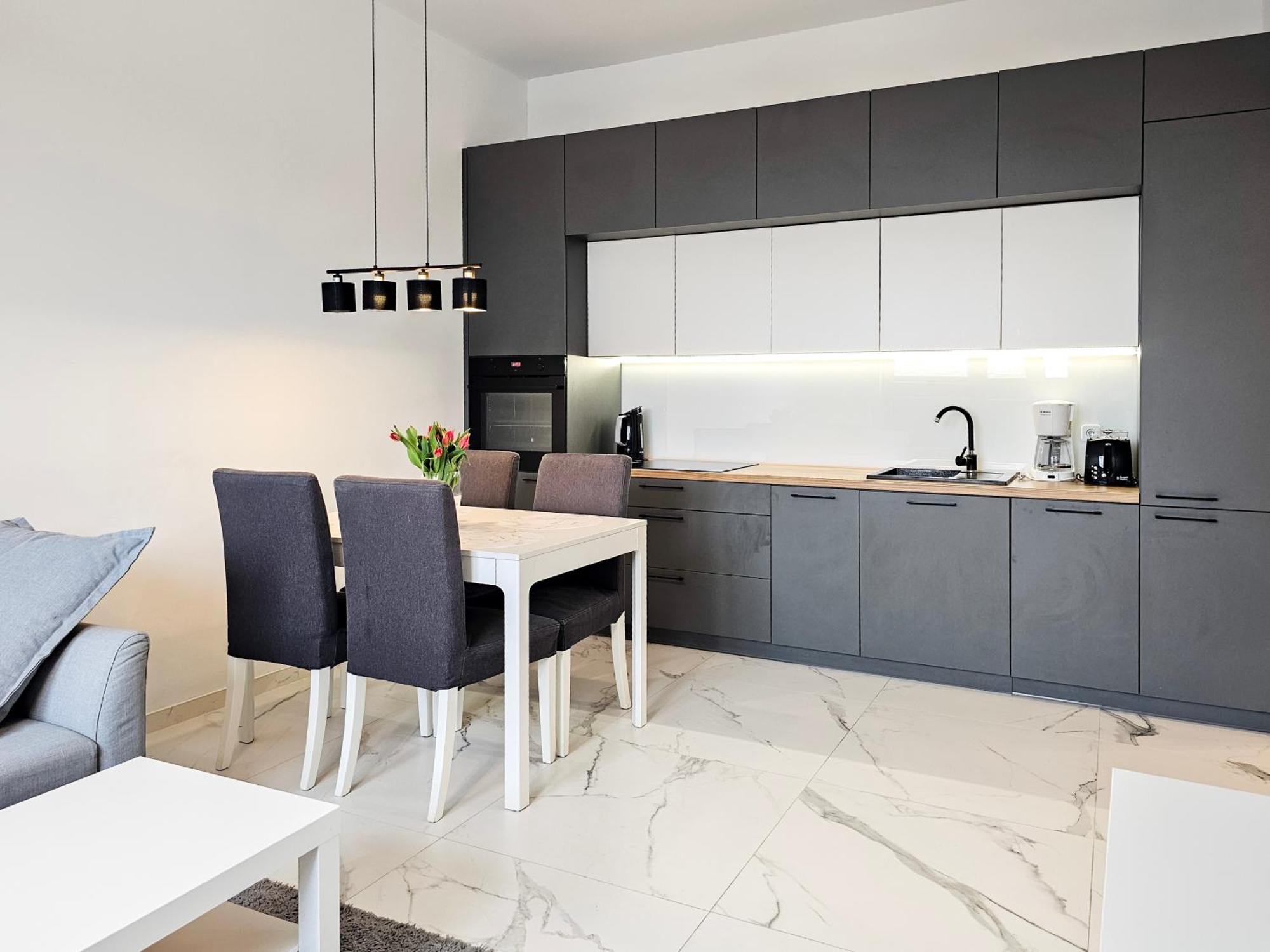 Visit Baltic - Platan Tower Grey Apartment Swinoujscie Exterior photo